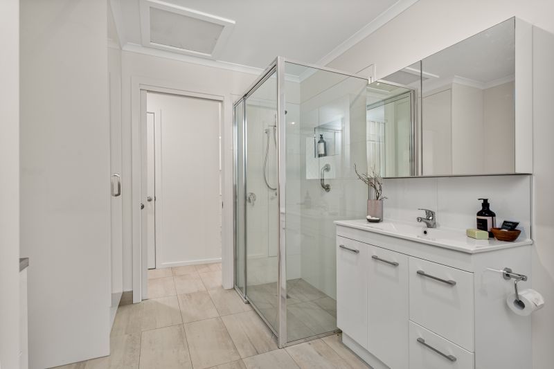 Spacious villa with golf course views