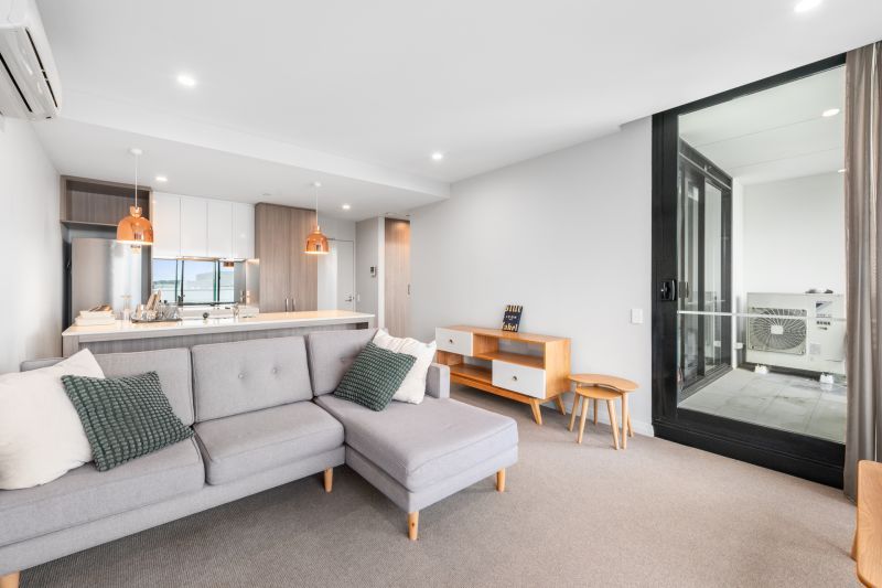 Stunning Views!! Lifestyle and Convenience!