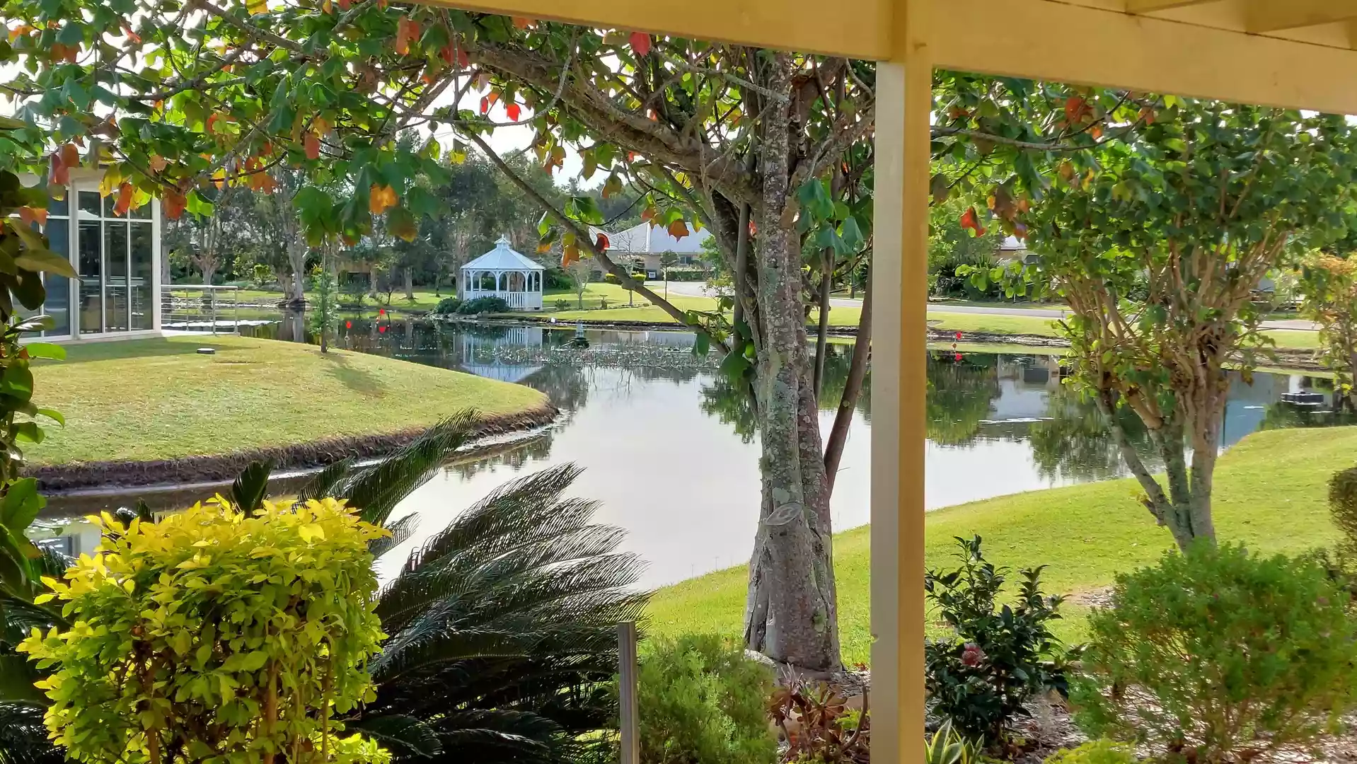 Spacious 3 Bedroom Home with Lake View - Home 184 Sovereign