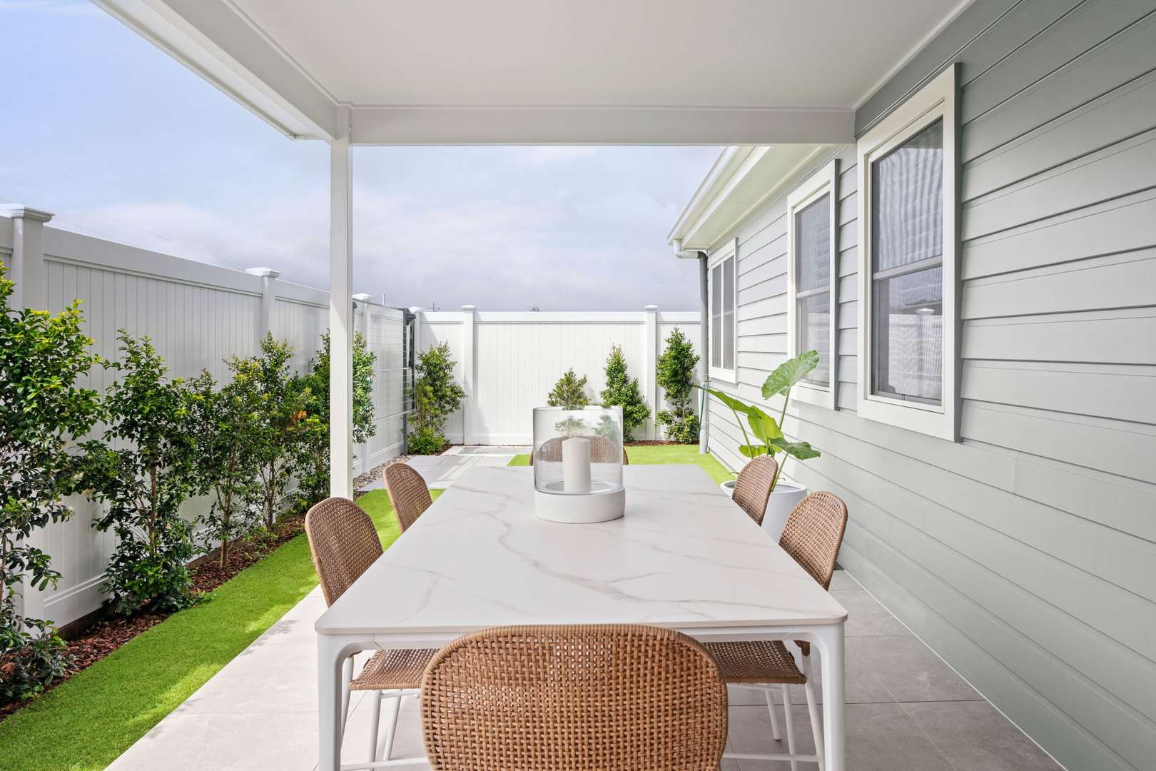 Clifton Yamba | Twist and Shout | 2-bed+ study 2-baths 2-garage | Prime NE location - ready for Summer!