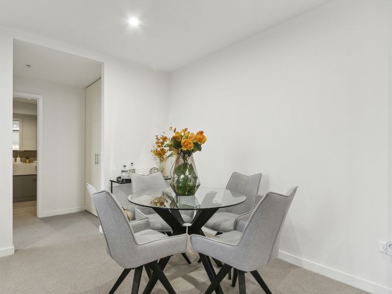 Modern, Light-Filled Apartment with Balcony and Secure Parking