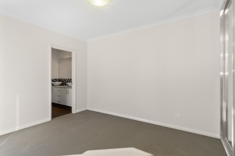 Ticking All Boxes: Location, Modern, Spacious & NO STRATA