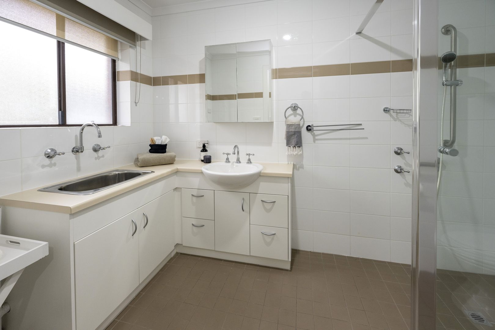 Eldercare Oxford Units: spacious two-bedroom apartment near the beach