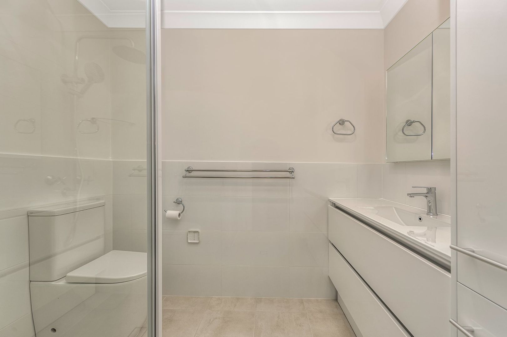 Beautiful light filled Home with Balcony Views - Unit 35