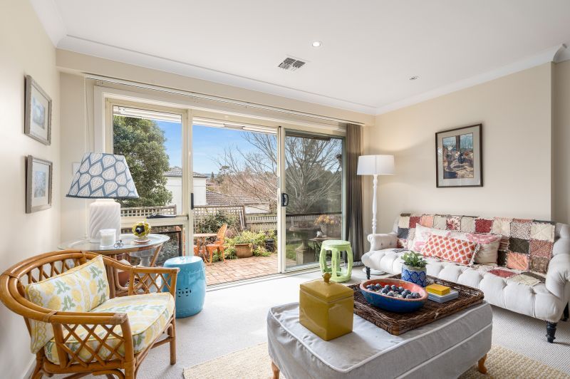 Sun-filled, Freestanding 3 Bedroom Cottage