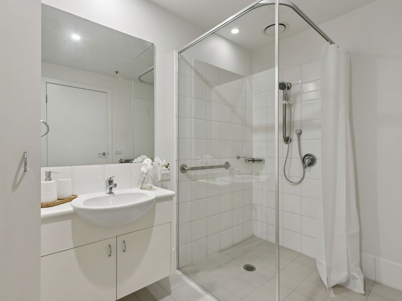 Ground Floor Home with Sunny Terrace Access