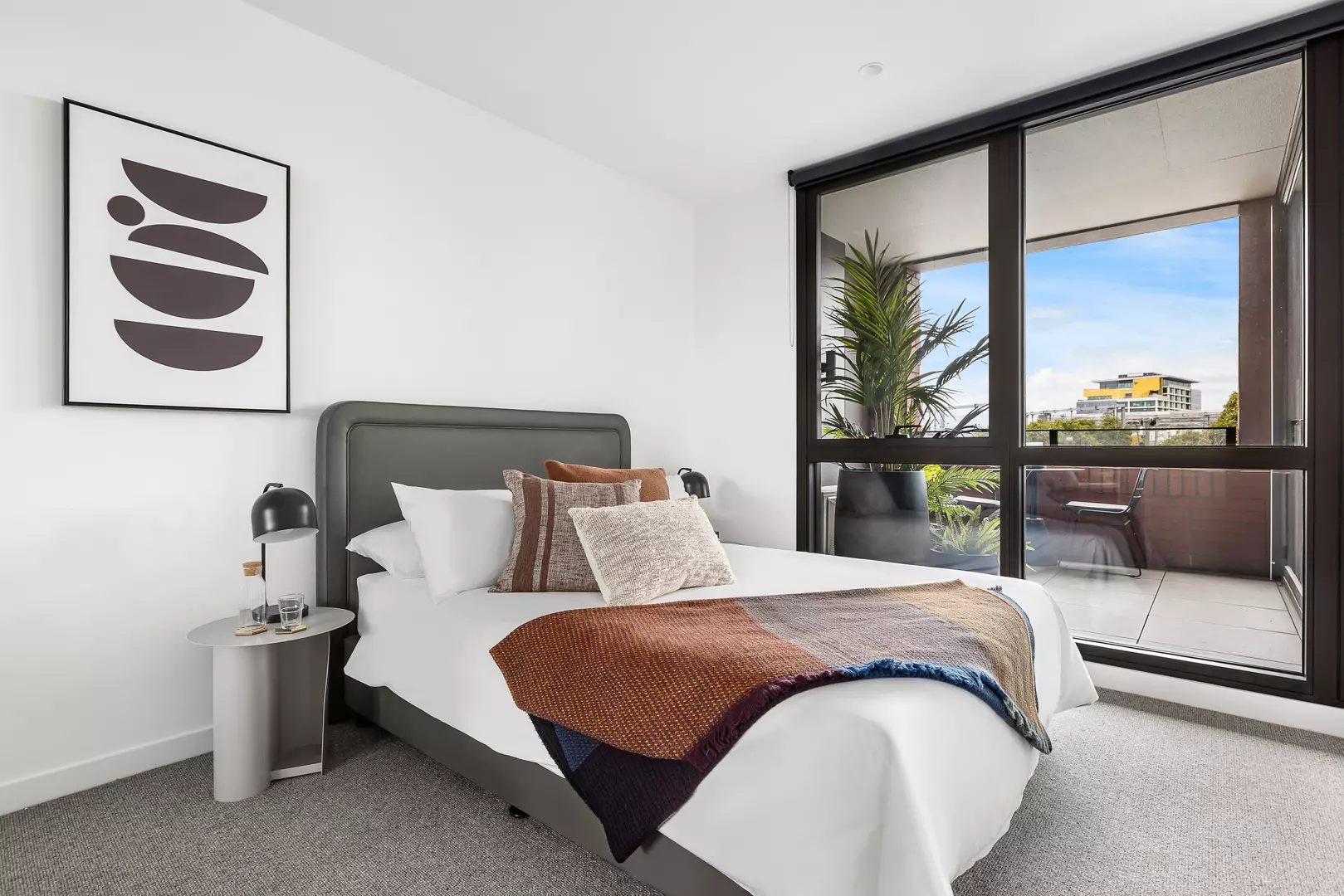 Redefine your everyday life at Caulfield Place — brand new, premium build-to-rent apartments in Caulfield, Melbourne.