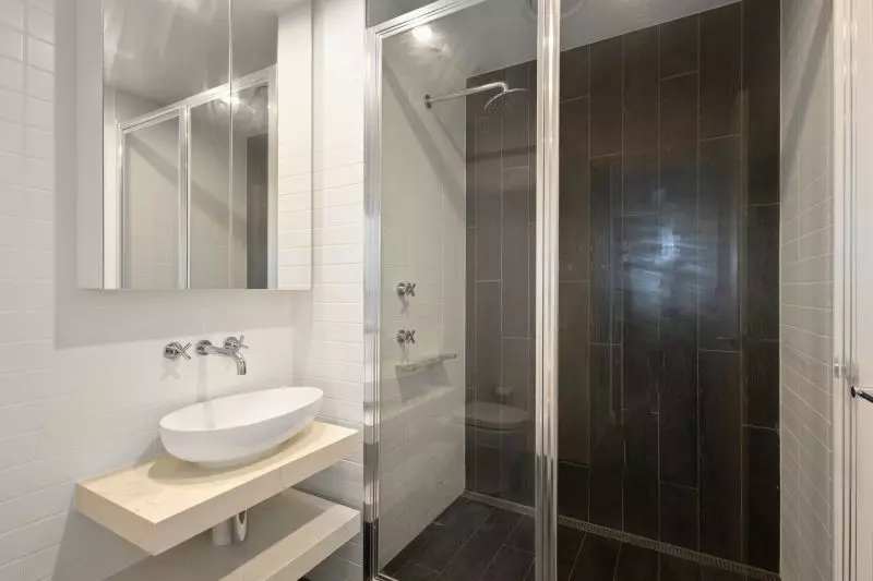 Great Location, Modern & Professional Lifestyle!