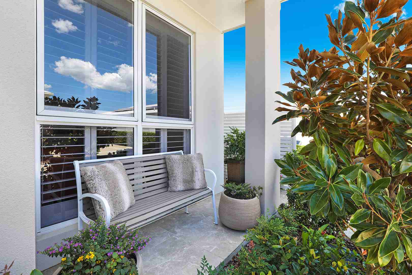 First-Class: Presentation, Features, Lifestyle! V44 GemLife