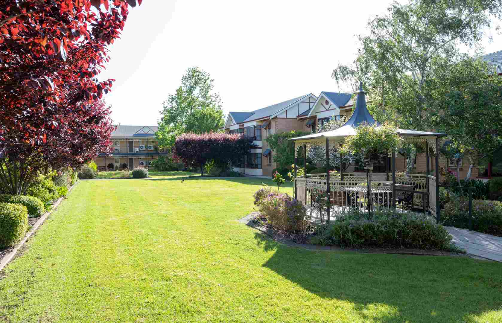 Eldercare College Green: freshly renovated one-bedroom unit close to the city