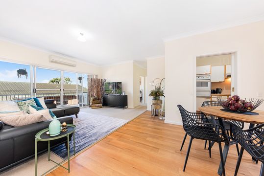 Spacious Leafy Premium Two Bedroom Apartment