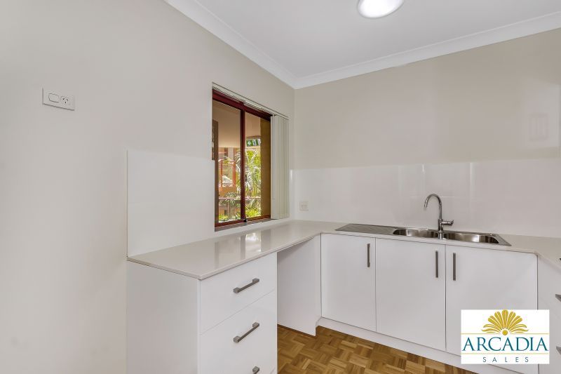 ARCADIA WATERS BICTON - 3 Bedroom Parquetry Floor Stunner