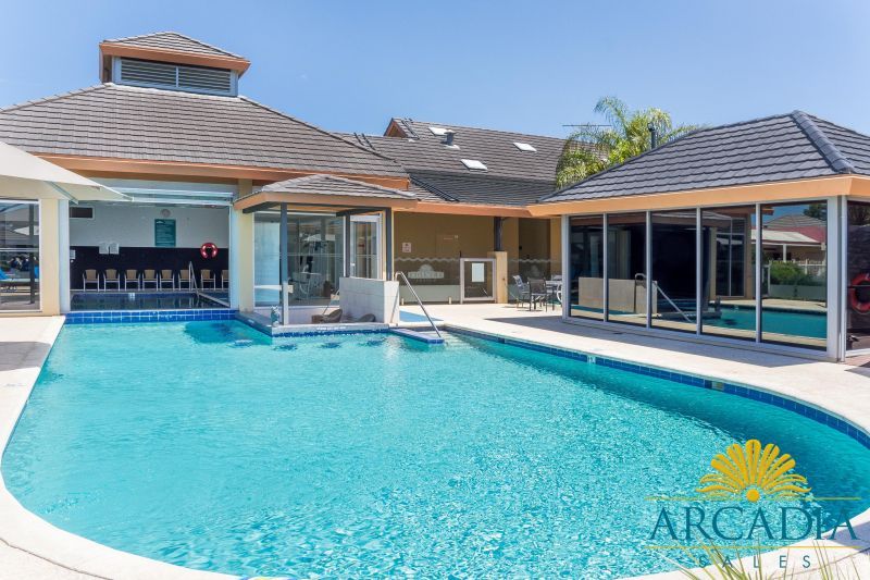 ARCADIA WATERS MADDINGTON - Close to the Clubhouse, with Stone Benchtops.