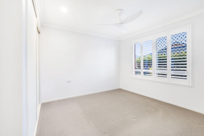 Sunlit Corner Unit with Extra Living Space in Quiet Cul-de-sac