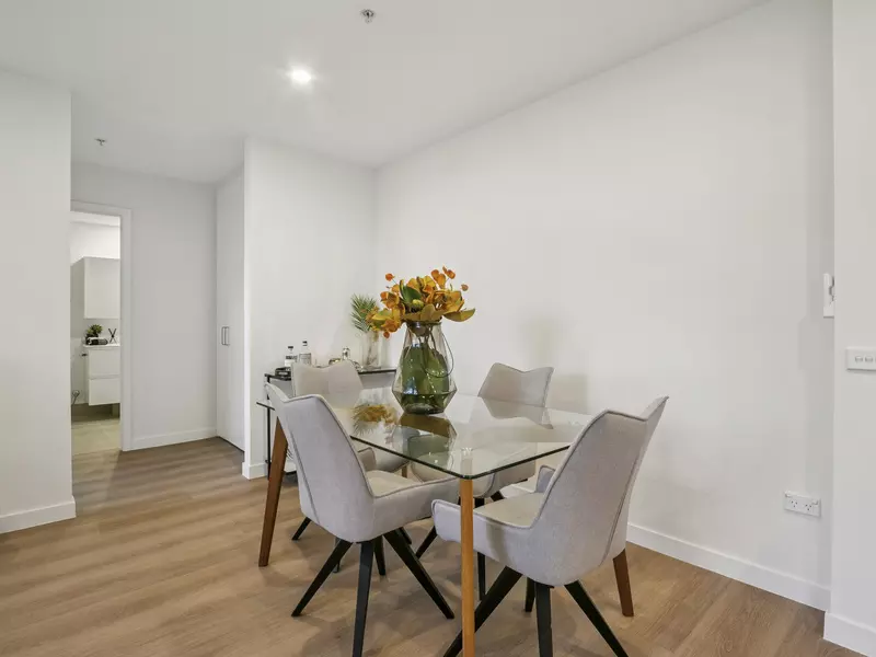 Brighton Bayside Apartment - Fully Refurbished