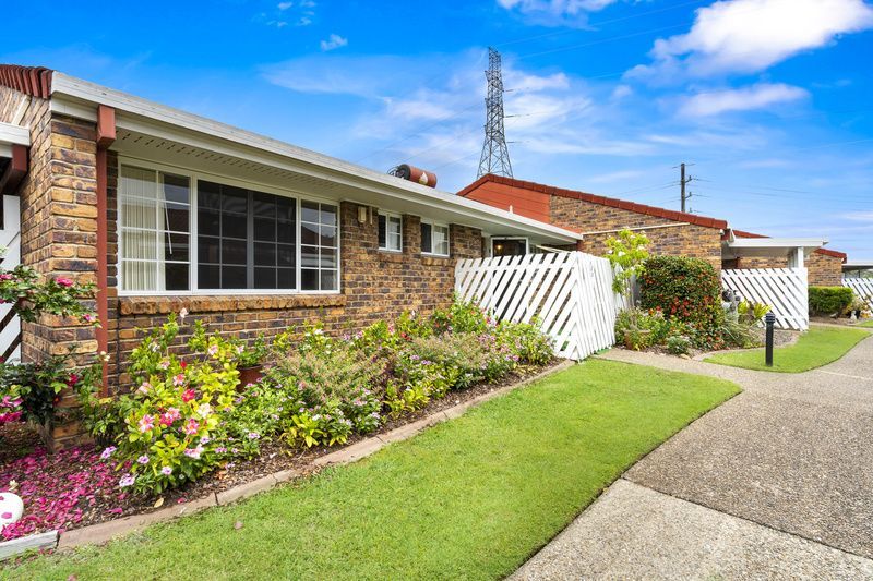 Beautiful two bedroom, two bathroom villa with office/craft room.