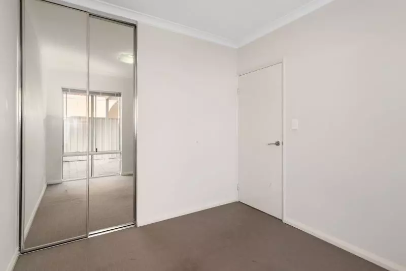 Ticking All Boxes: Location, Modern, Spacious & NO STRATA