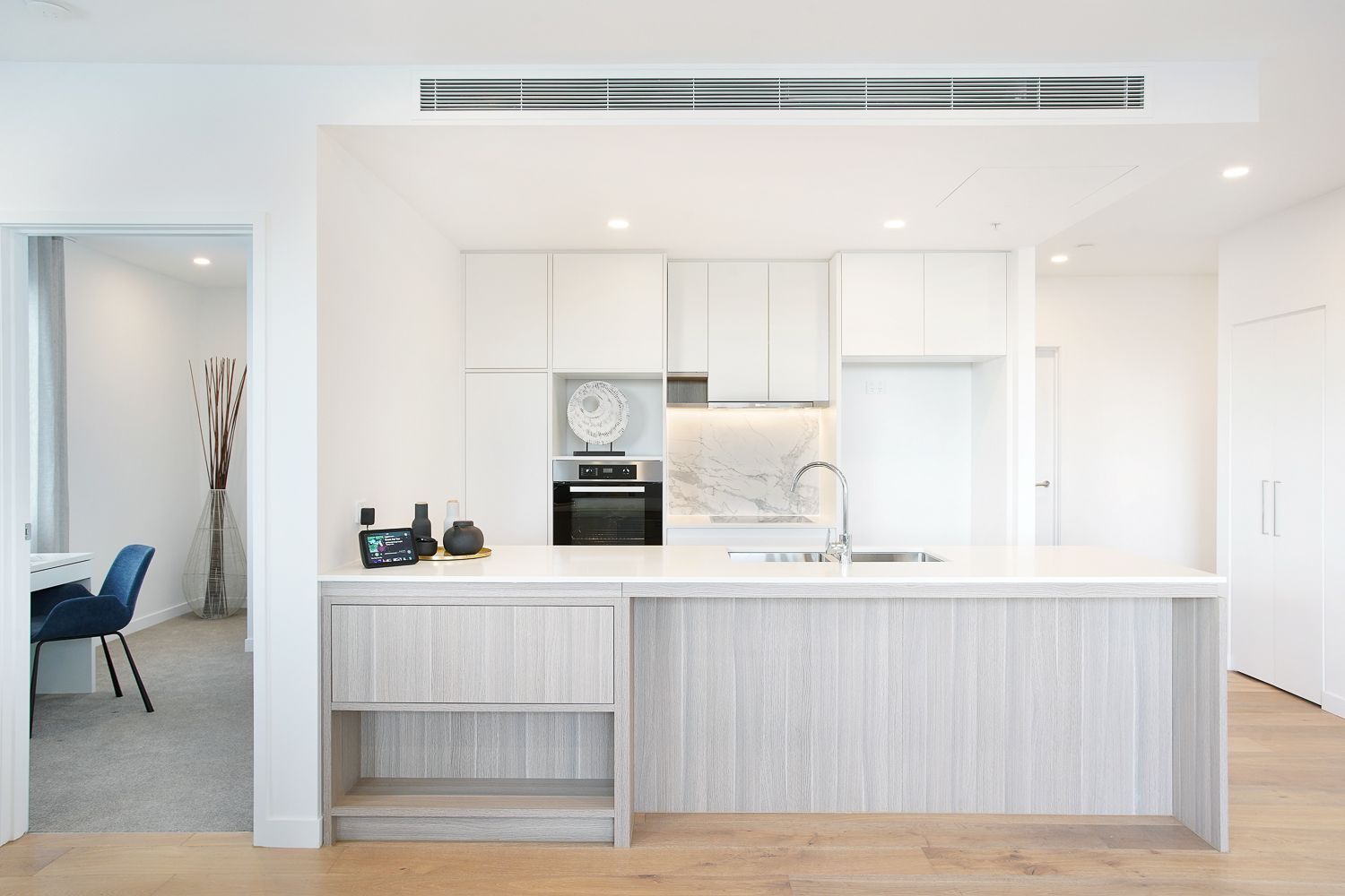 Light, Space and Stunning City Views-Last Remaining 3 Bedroom! Apt 201