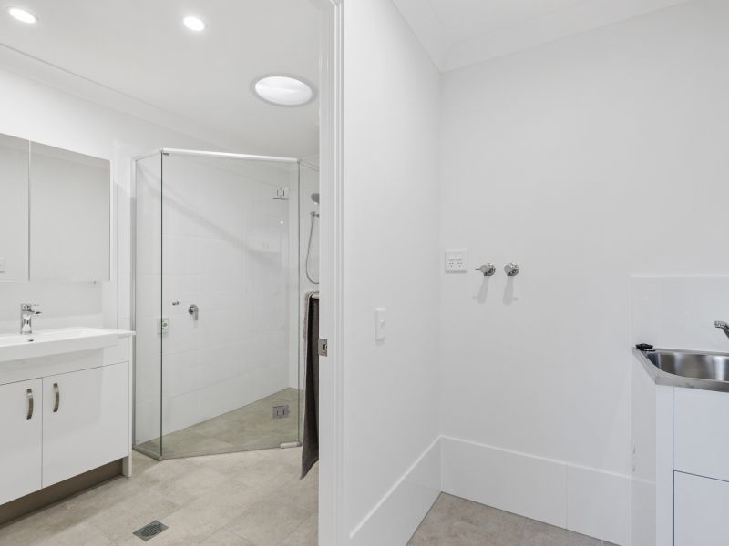 Elevated two-bedroom villa on the bayside