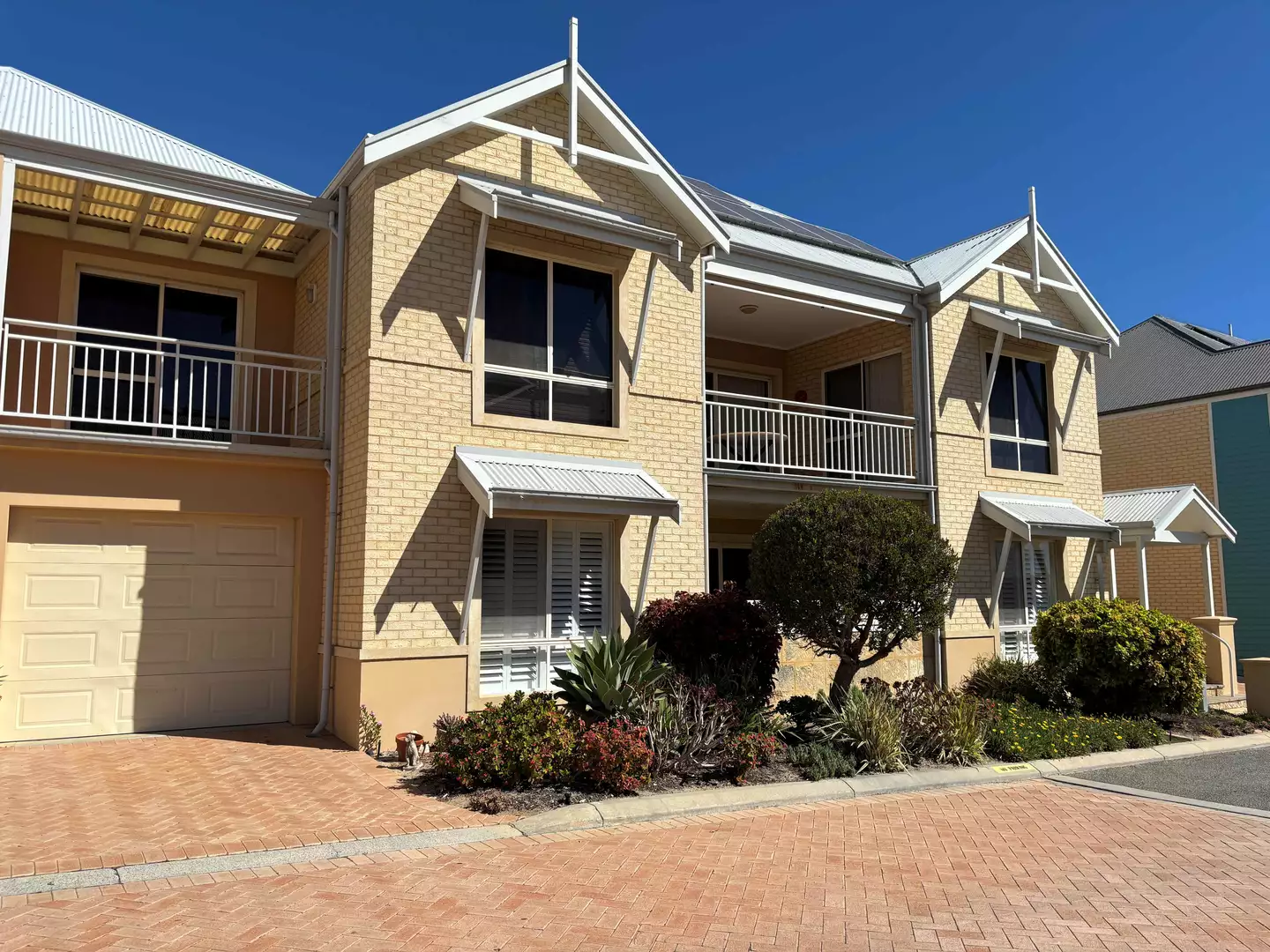 Spacious apartment opposite the clubhouse - move‑in ready!