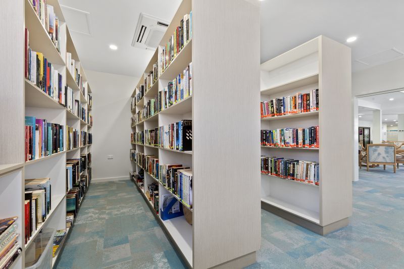 Available now! 1-bedroom villa plus study in great location