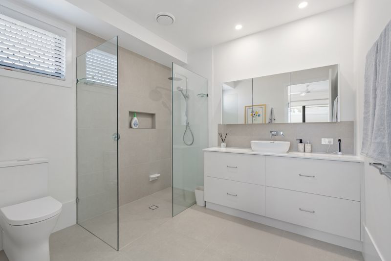 Attention Travel Enthusiasts!