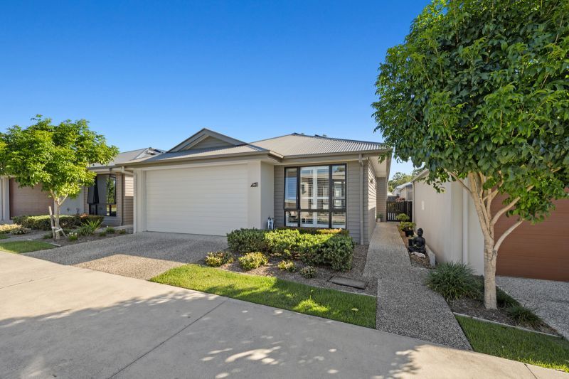 Refined Luxury, Spacious Alfresco Living!