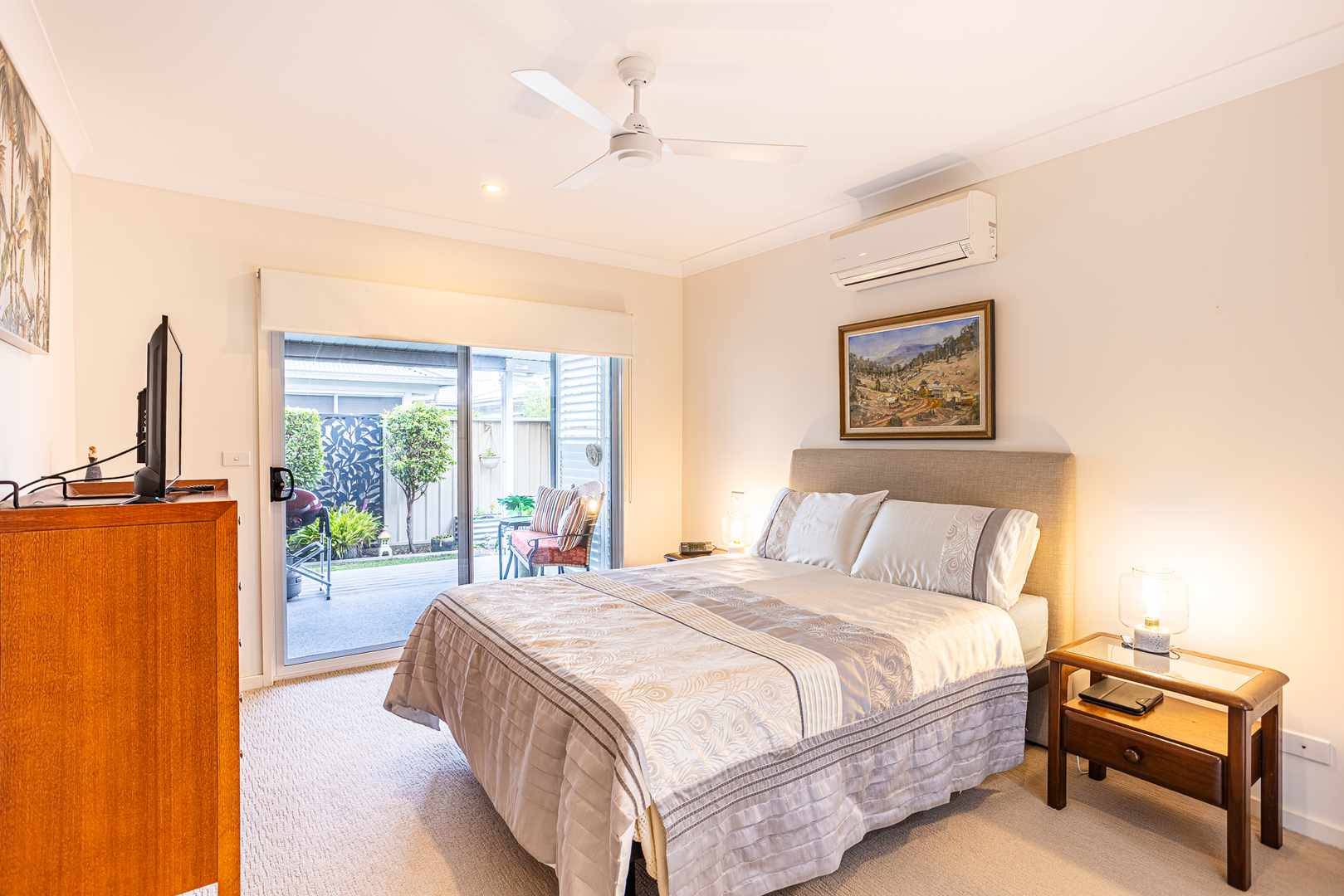 Palm Lake Resort Fern Bay - Close to all amenities