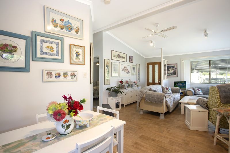 Perfect Two Bedroom Home - Gardeners Delight!