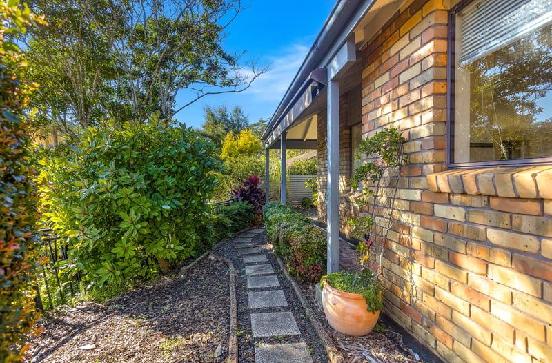 Refurbished Open-Plan Villa in Elevated Village Location