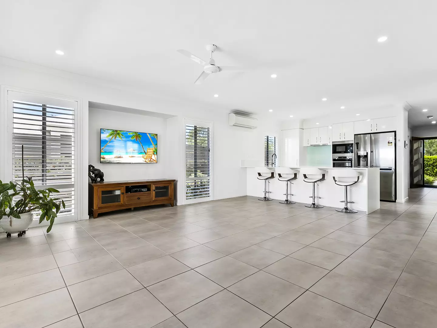 Halcyon Glades - Elegant Corner Block Home Perfect for Downsizers