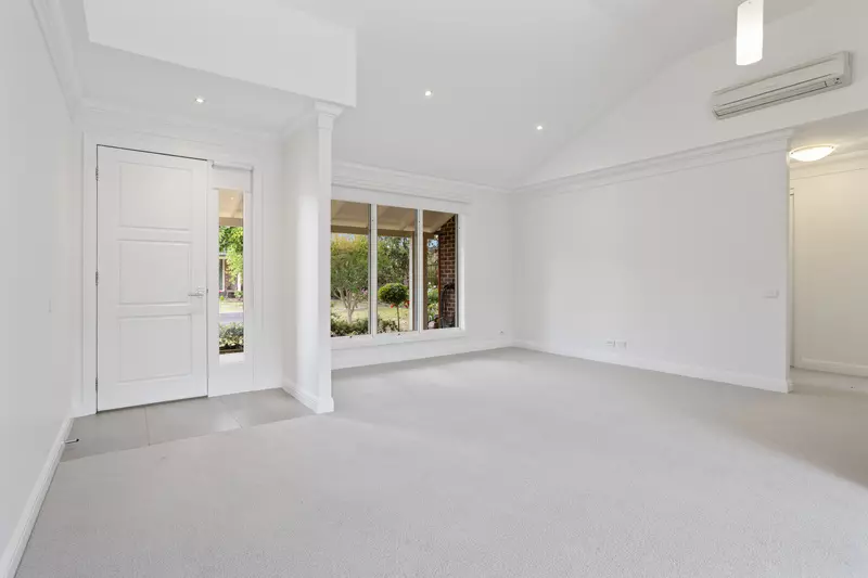 Airy, Light-Filled Villa with Private Courtyard