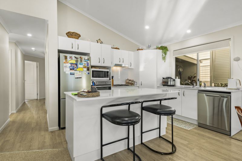 Light Filled Home - Relaxed Living!