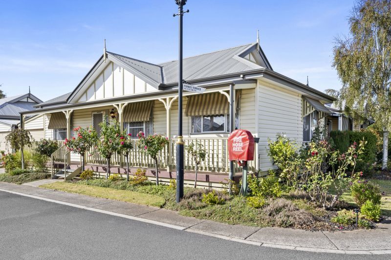 Neat, Tidy & Brimming with Charm!