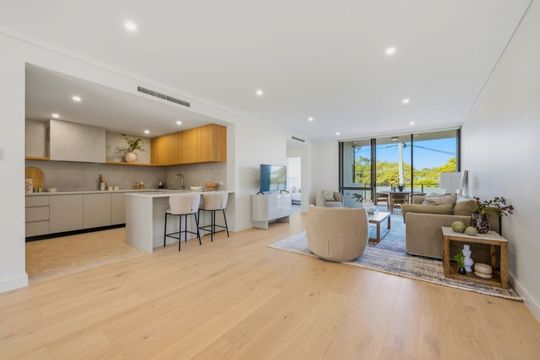 House-Like Proportions, Apartment Ease