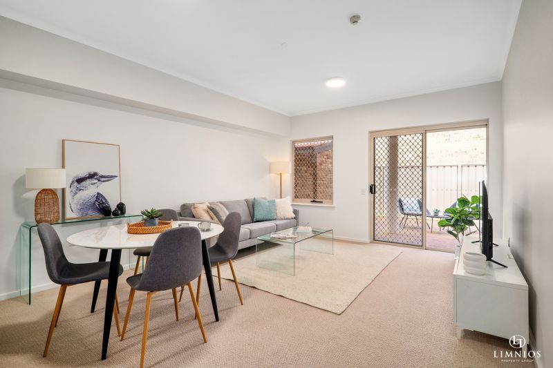 CURRENTLY UNDER RESERVATION. Beautifully presented 1 bedroom ground floor apartment