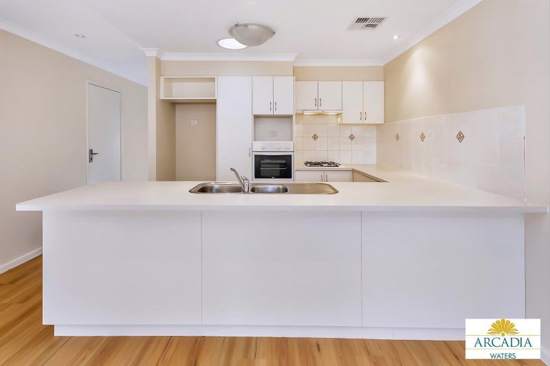 ARCADIA WATERS MANDURAH - ENJOY RETIREMENT WITH THIS 2 BED 2 BATH HOME