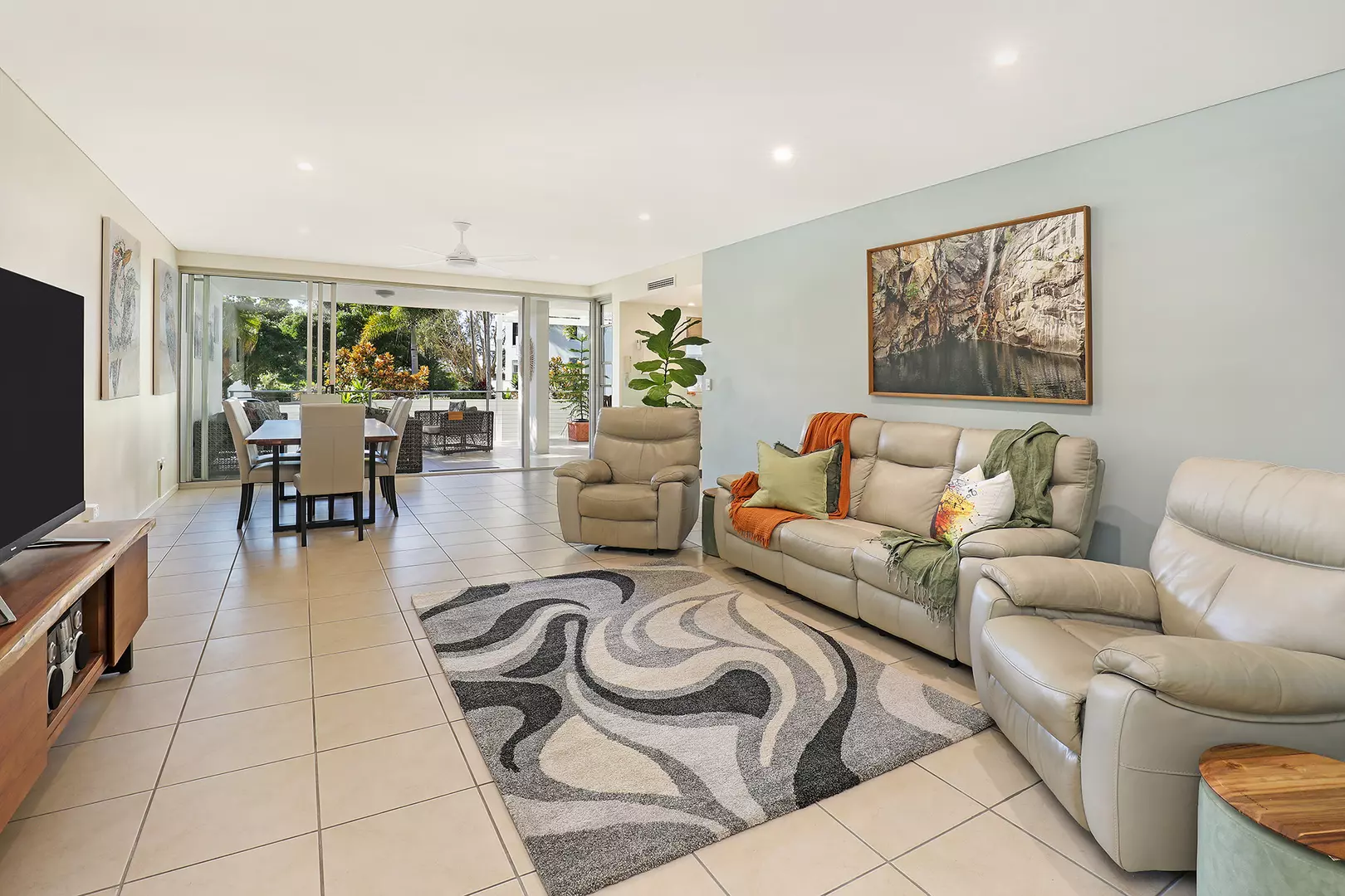 Luxury Apartment at an Irresistible Price - Don't Miss Out!