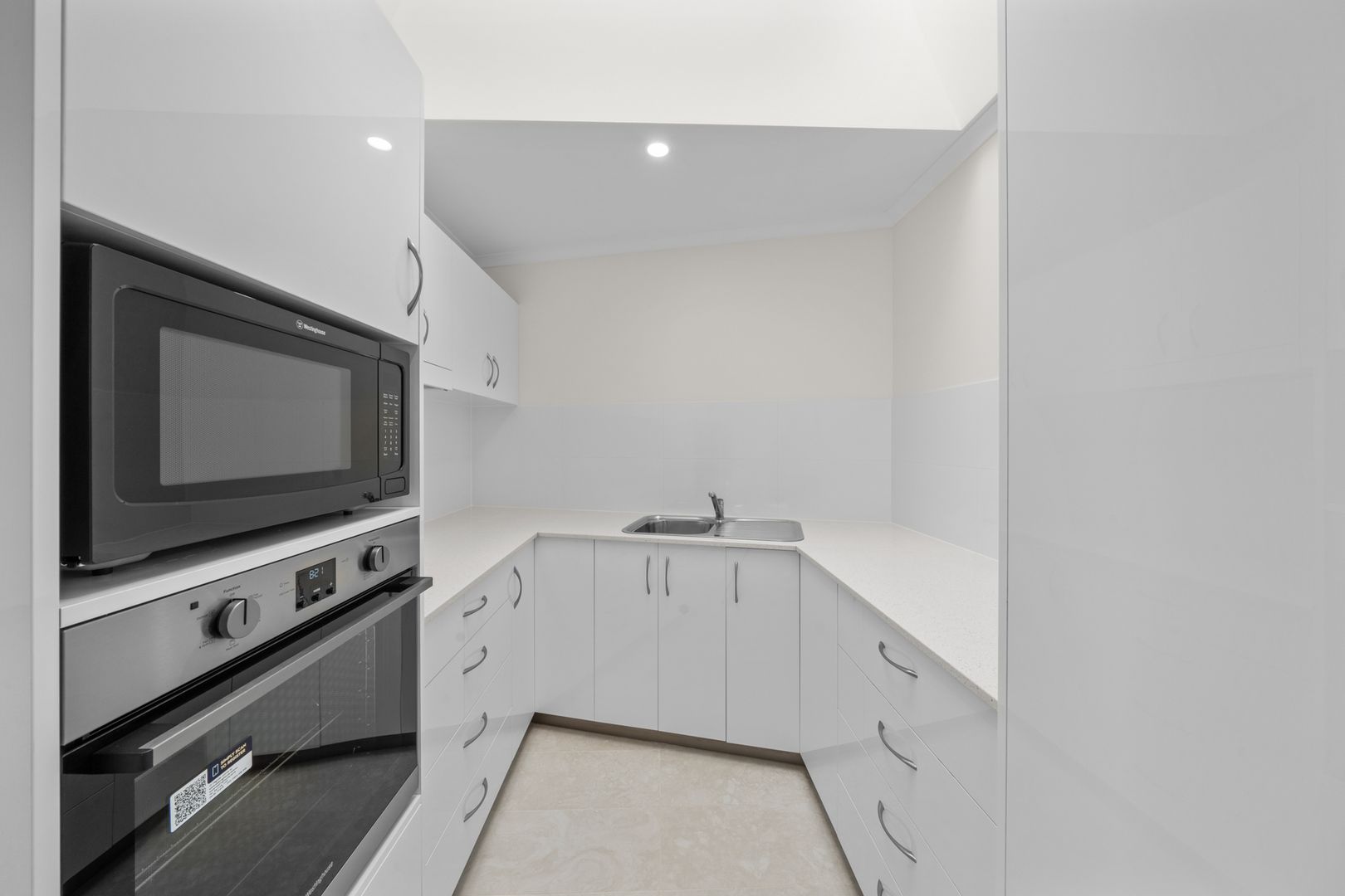 Two-bedroom apartment with water glimpses of Derwent river