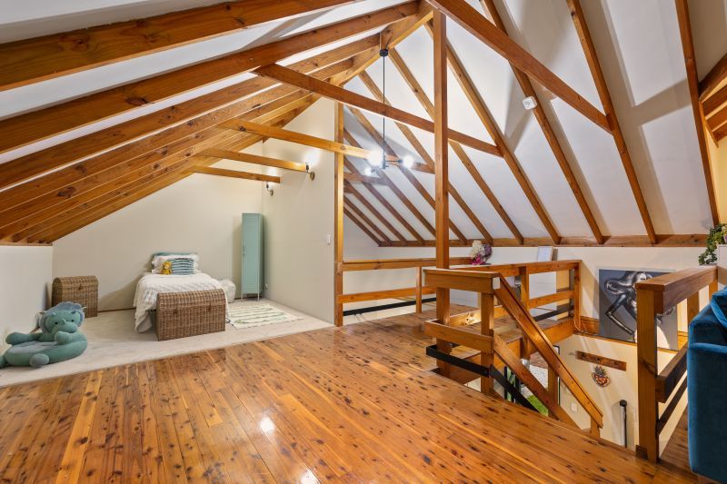 Captivating Cabin-Style  Cottage