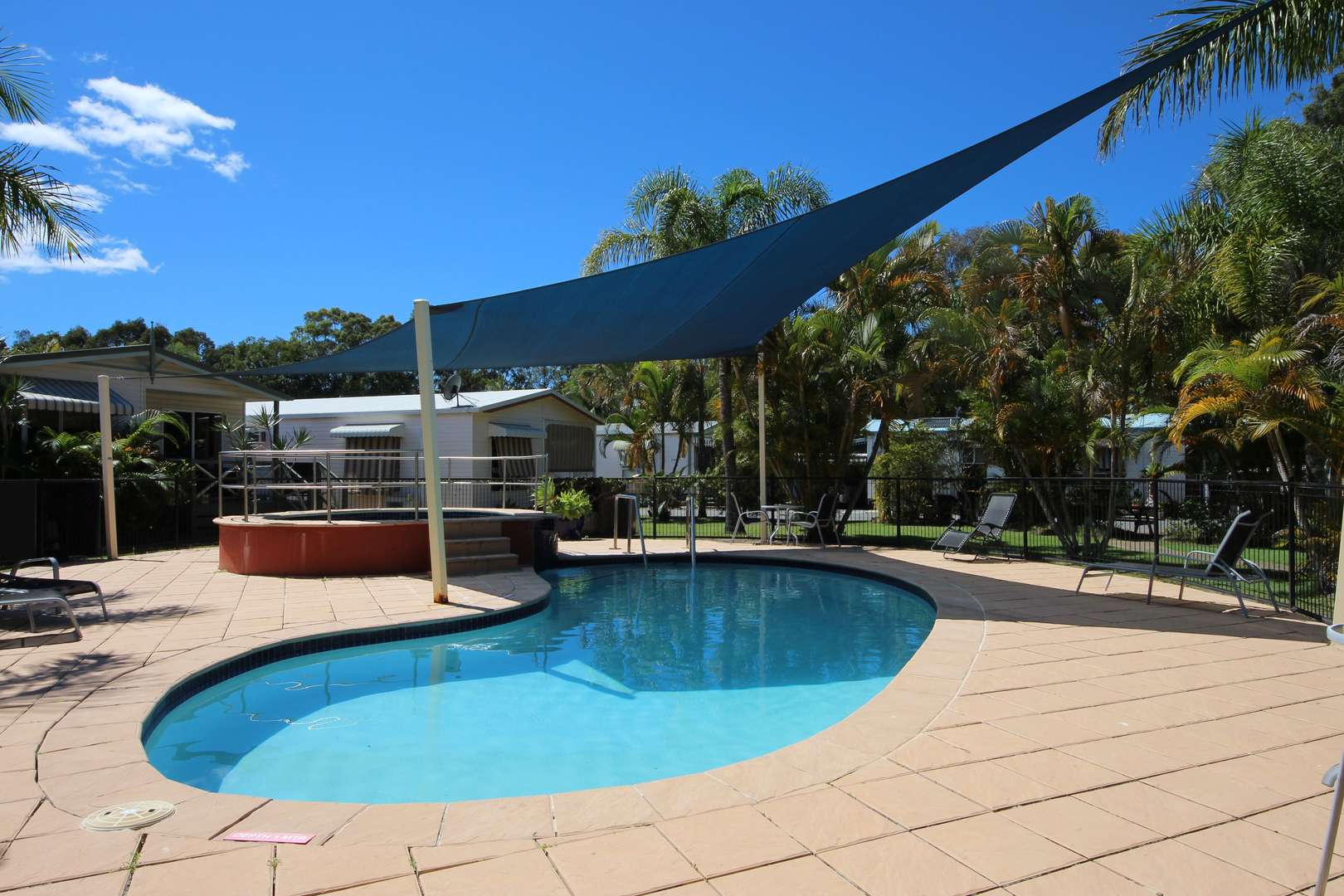 The Palms Village - 2 Bedroom Home Overlooking the Pool