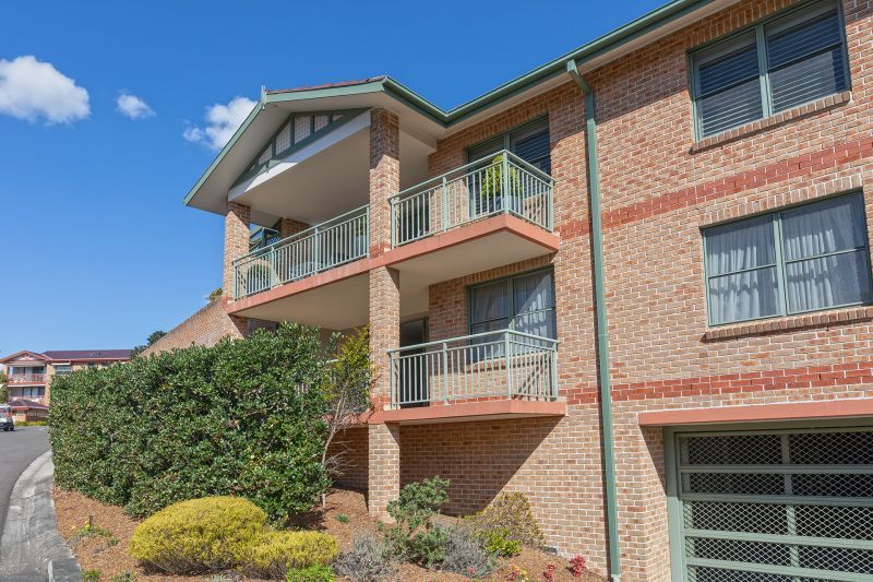 Retirement bliss! North-facing, fully renovated unit