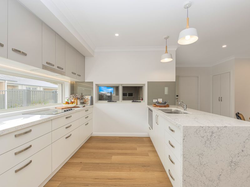 Stylish, single-level living with golf course views