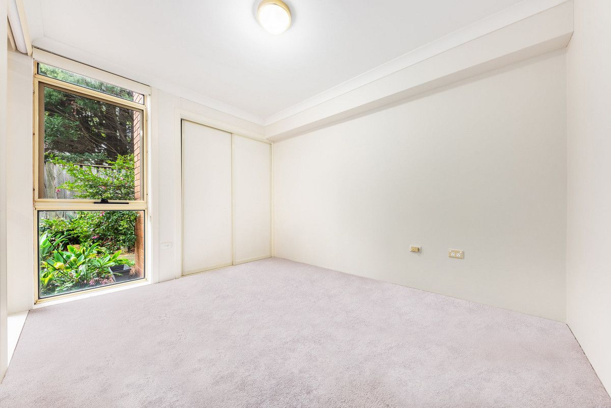 WONDERFUL NORTH FACING GROUND FLOOR—RARE FIND