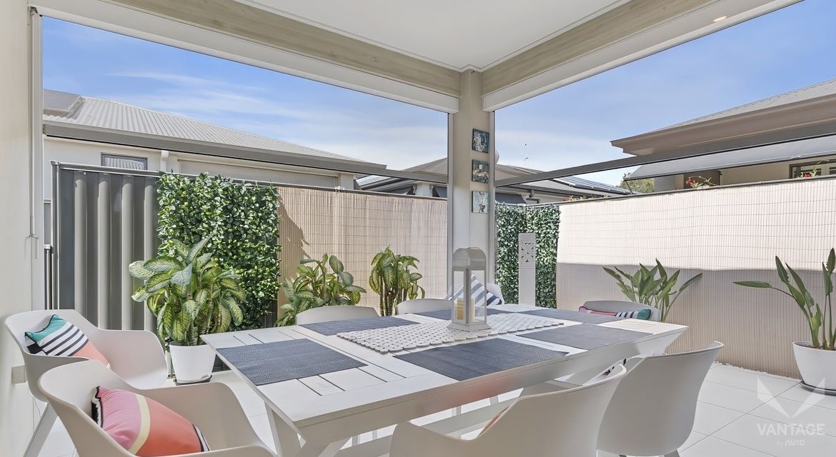 Immaculate 2 bed + study on corner lot