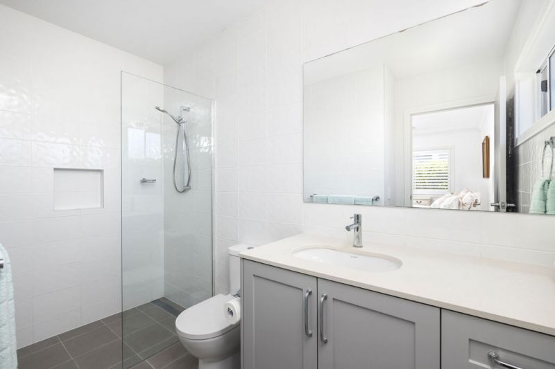 Elegant Corner Retreat – Stylish Alfresco Living