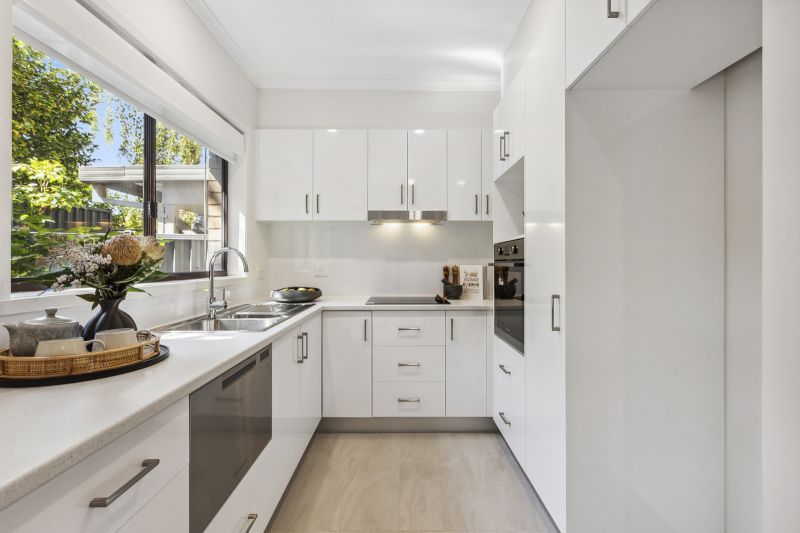 North-facing 1-bedroom villa with beautiful sun-drenched sunroom