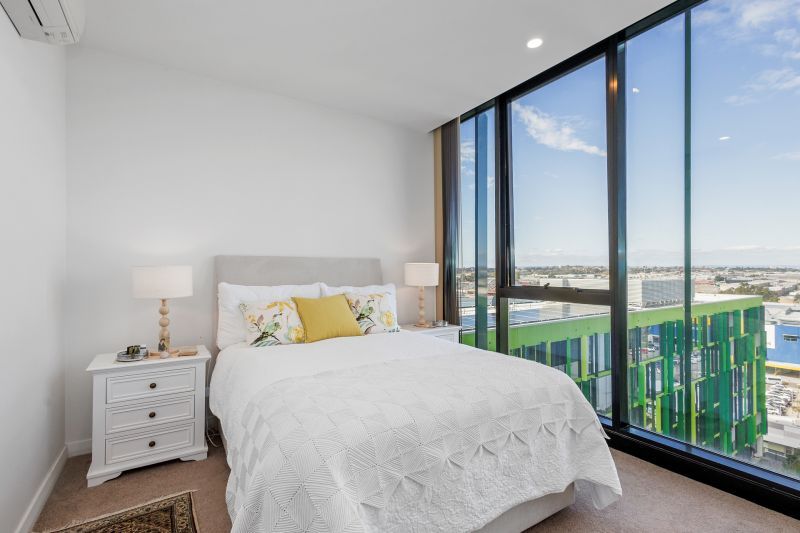 Stunning Views!! Lifestyle and Convenience!