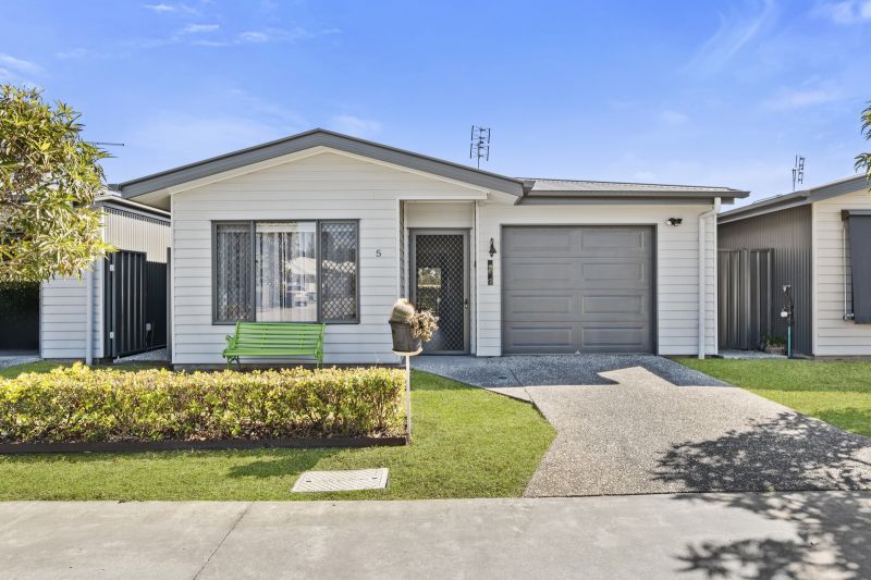 Private Parkside Haven - Quiet Location