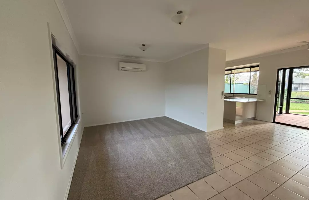 DEPOSIT TAKEN Sturt Villa - Modern and Refurbished 2 Bedroom Villa with Sunroom